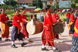 That Louang festival